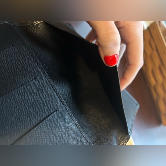 FULL INCLUSION - Authentic Louis Vuitton Black Epi Leather Pocket Agenda Cover - Picture 11 of 14